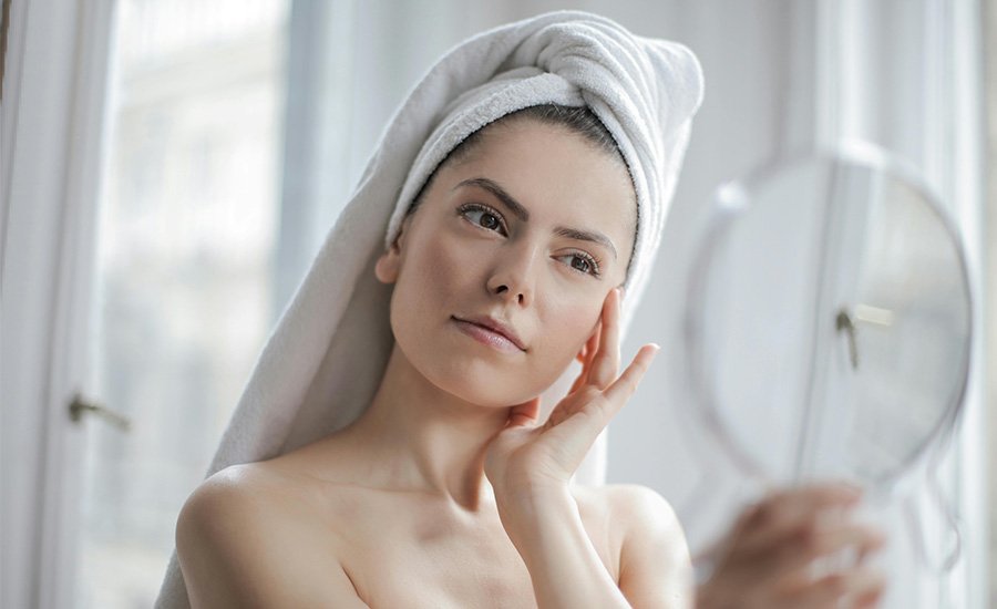 Rutina de autocuidado femenino en casa